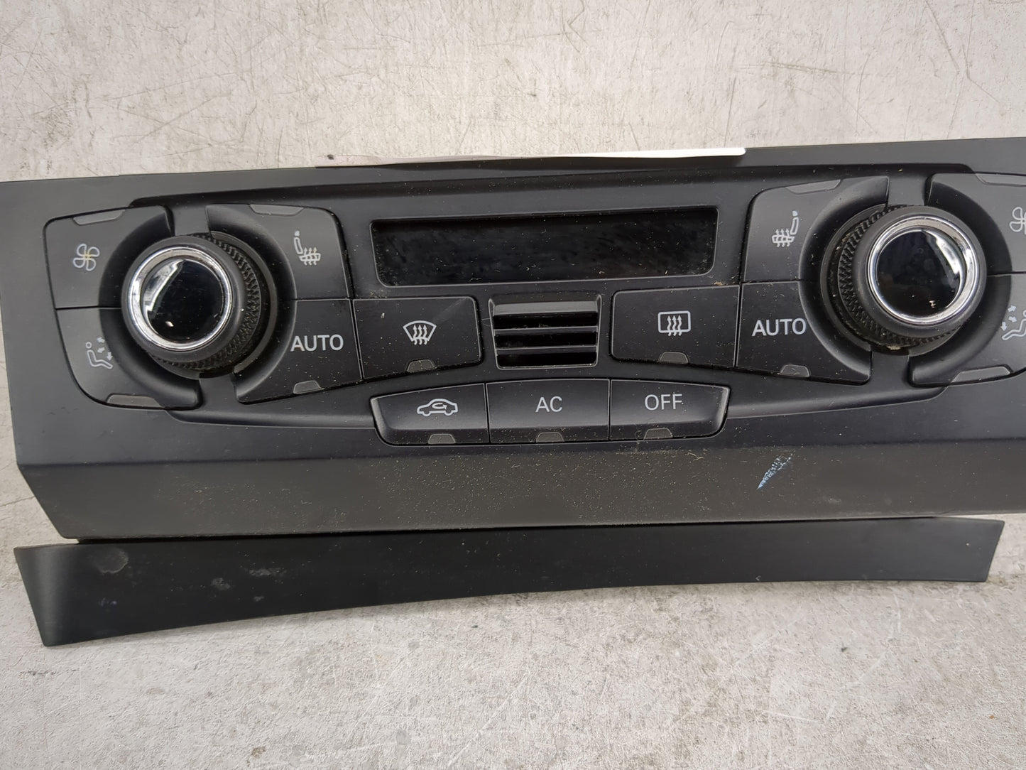 2009-2012 Audi Q5 Climate Control Module Temperature AC/Heater Replacement P/N:8T1 820 043 AK Fits OEM Used Auto Parts - Oem