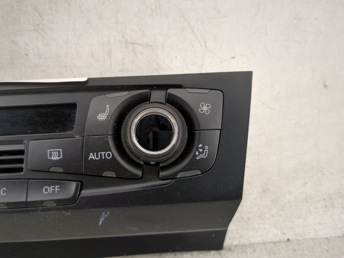 2009-2012 Audi Q5 Climate Control Module Temperature AC/Heater Replacement P/N:8T1 820 043 AK Fits OEM Used Auto Parts - Oem