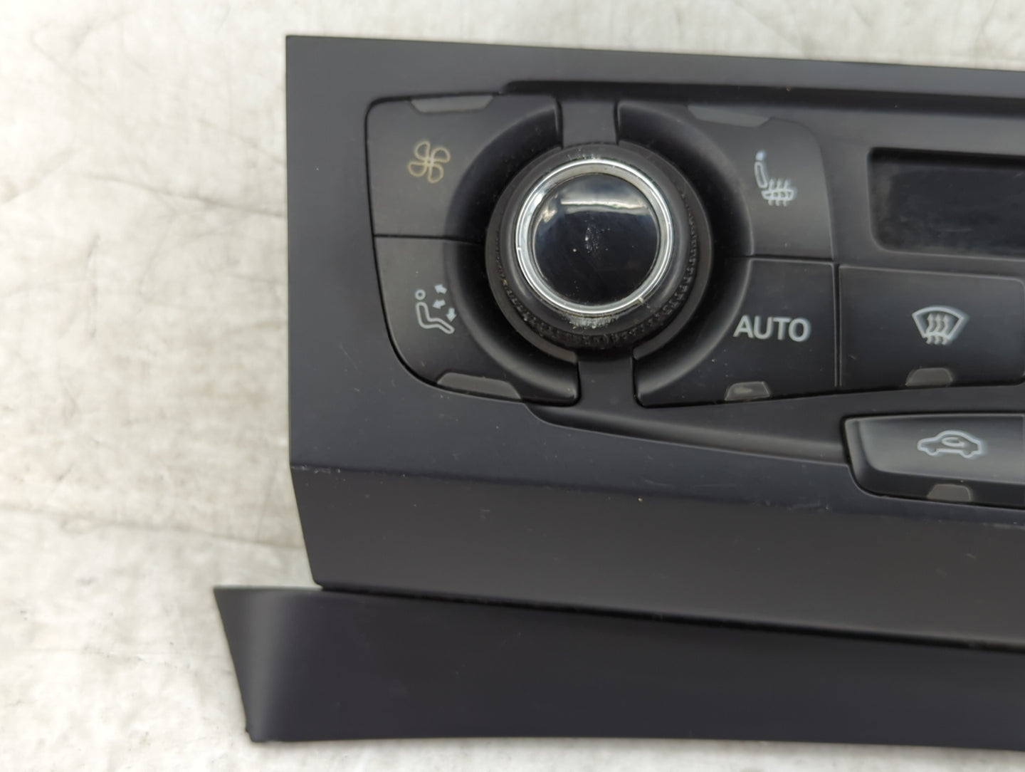 2009-2012 Audi Q5 Climate Control Module Temperature AC/Heater Replacement P/N:8T1 820 043 AQ Fits OEM Used Auto Parts - Oem