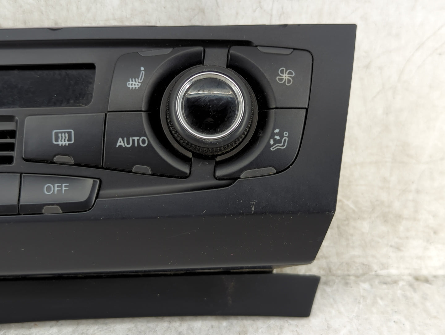 2009-2012 Audi Q5 Climate Control Module Temperature AC/Heater Replacement P/N:8T1 820 043 AQ Fits OEM Used Auto Parts - Oem