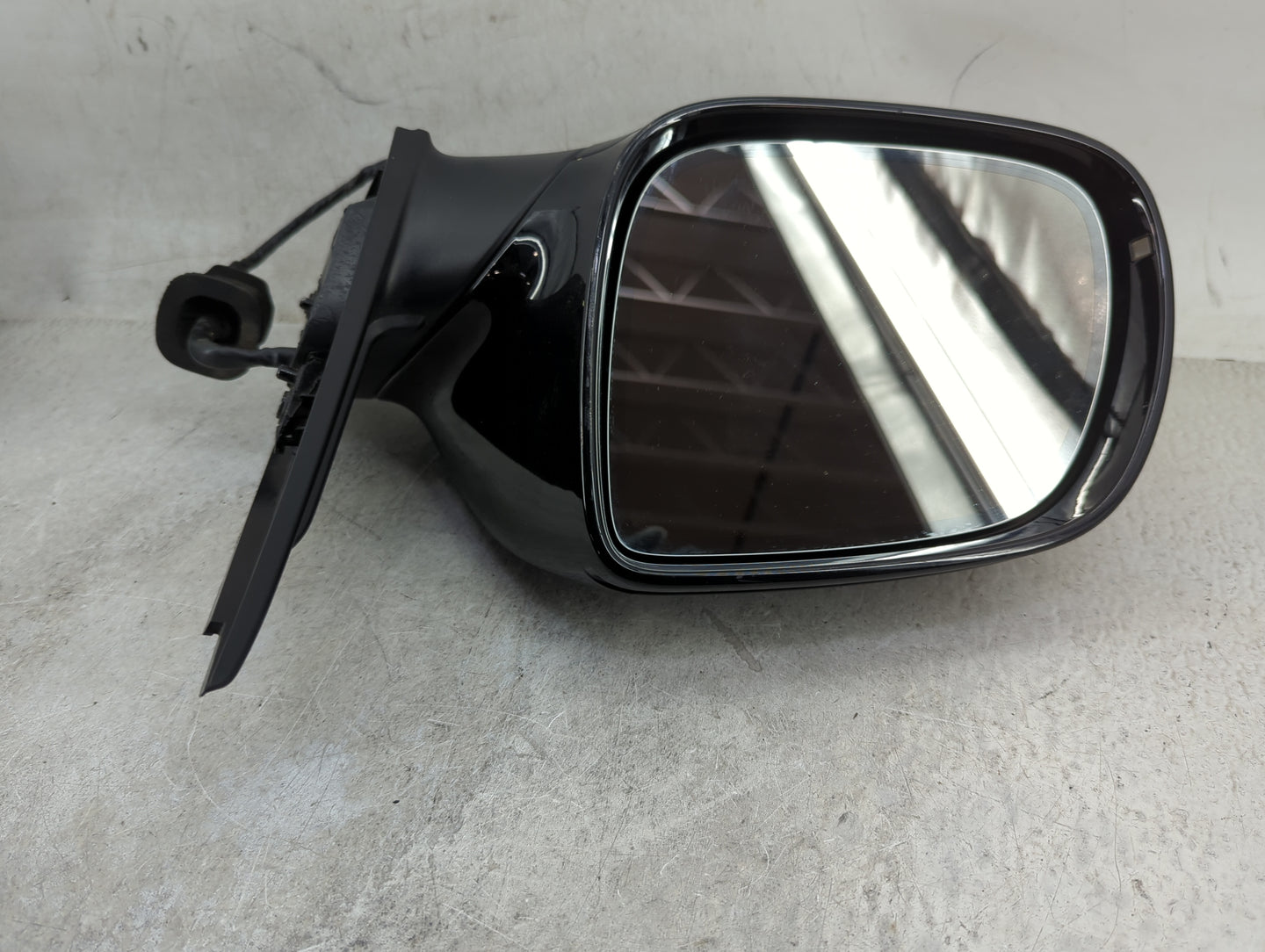 2009-2014 Audi Q5 Driver Side View Mirror - Left Door Mirror OEM Used - Oemusedautoparts1.com