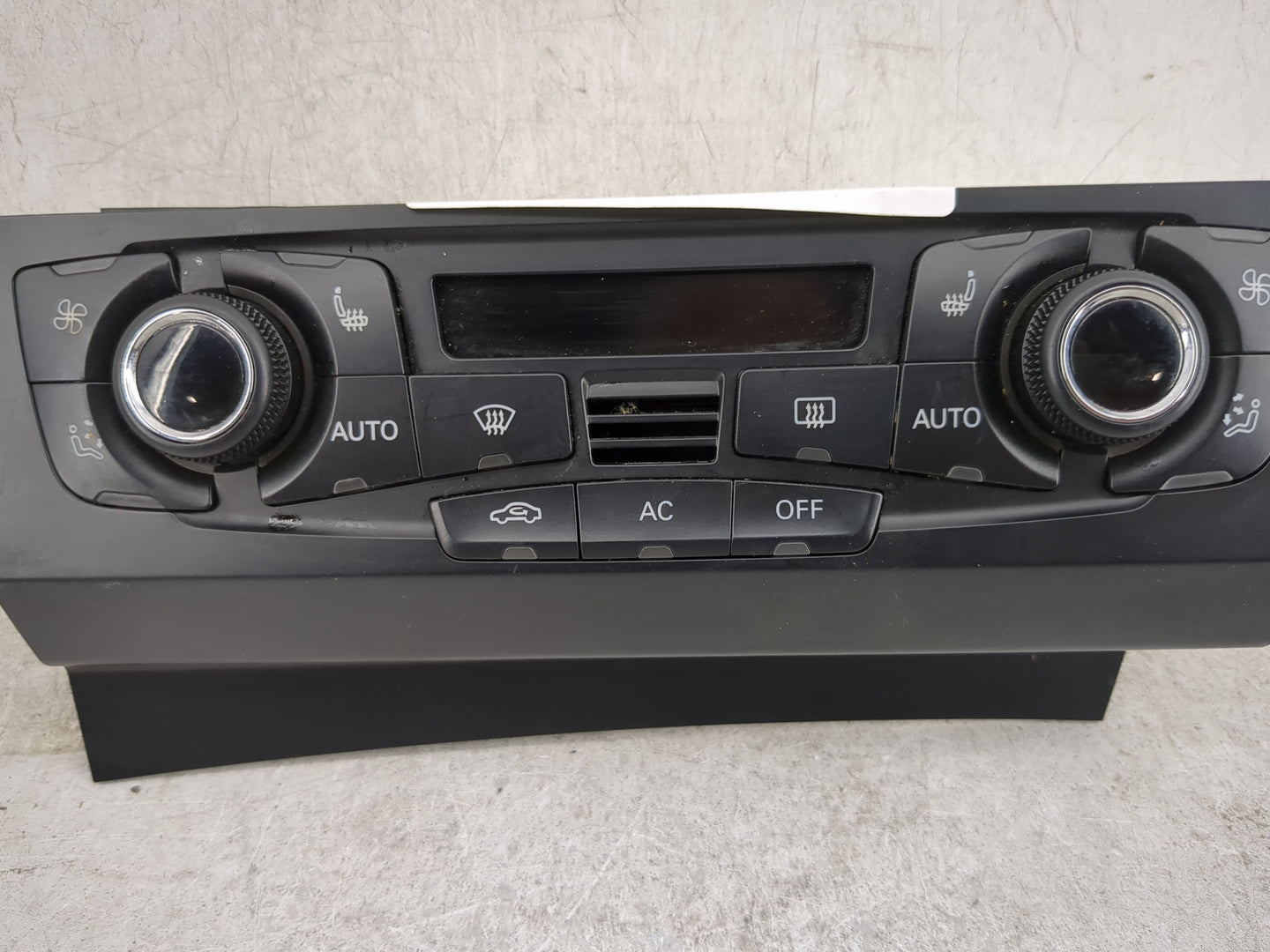 2009-2012 Audi Q5 Climate Control Module Temperature AC/Heater Replacement P/N:8T1 820 043 AC 8T1 820 043 AQ Fits OEM Used A
