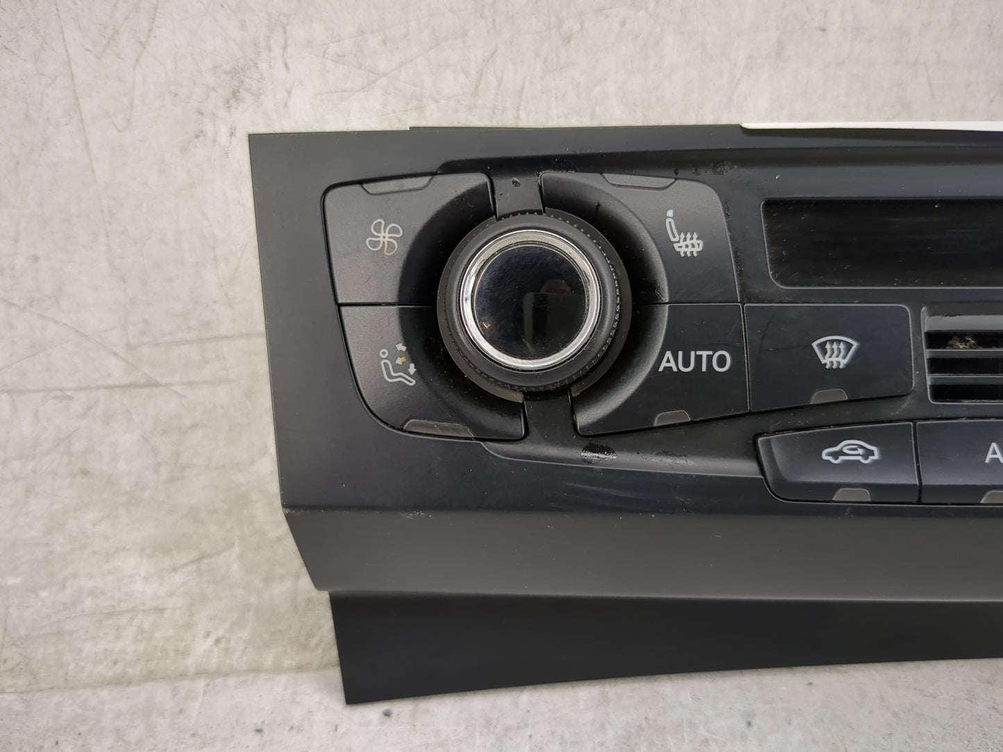 2009-2012 Audi Q5 Climate Control Module Temperature AC/Heater Replacement P/N:8T1 820 043 AC 8T1 820 043 AQ Fits OEM Used A