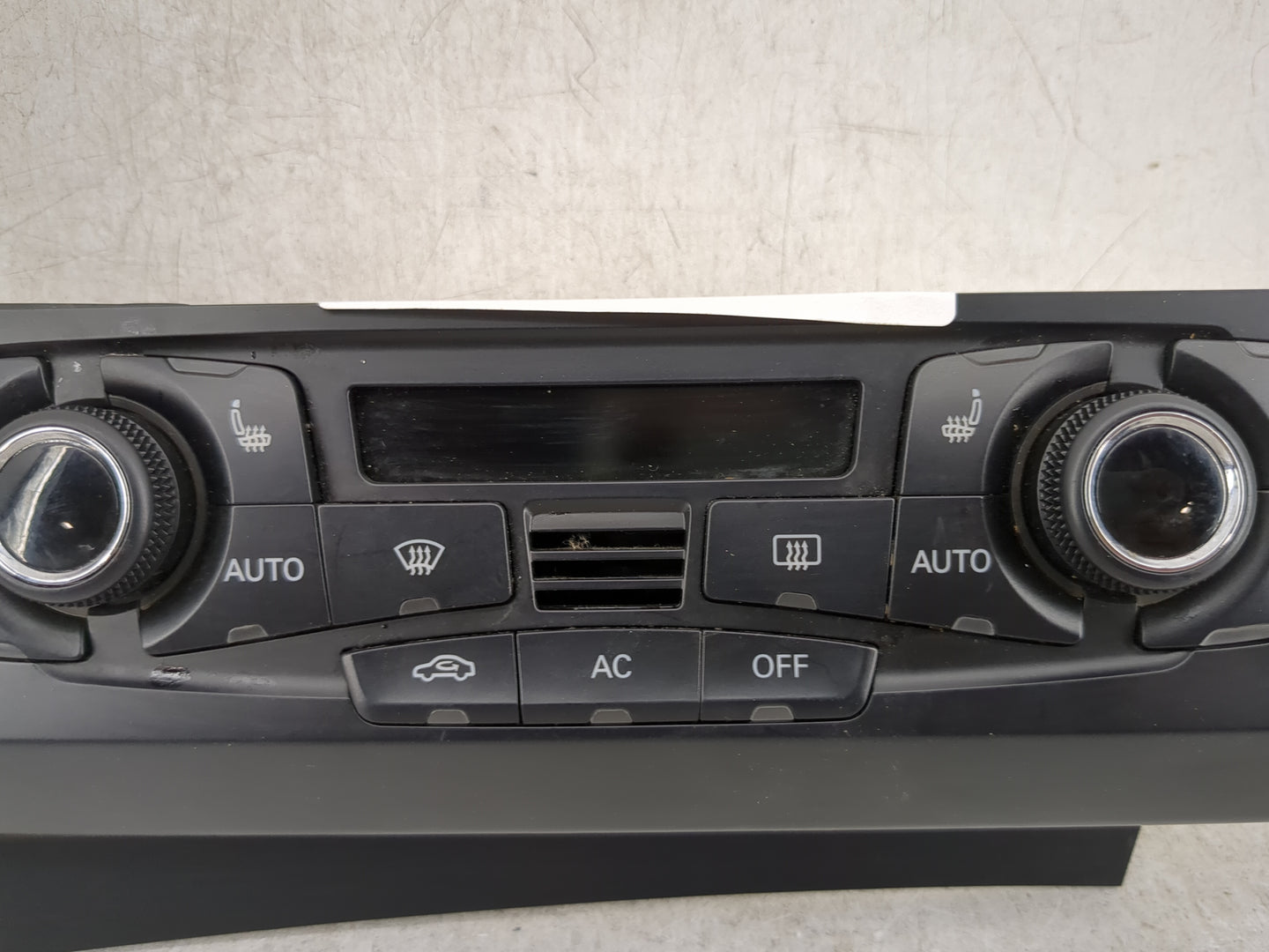 2009-2012 Audi Q5 Climate Control Module Temperature AC/Heater Replacement P/N:8T1 820 043 AC 8T1 820 043 AQ Fits OEM Used A