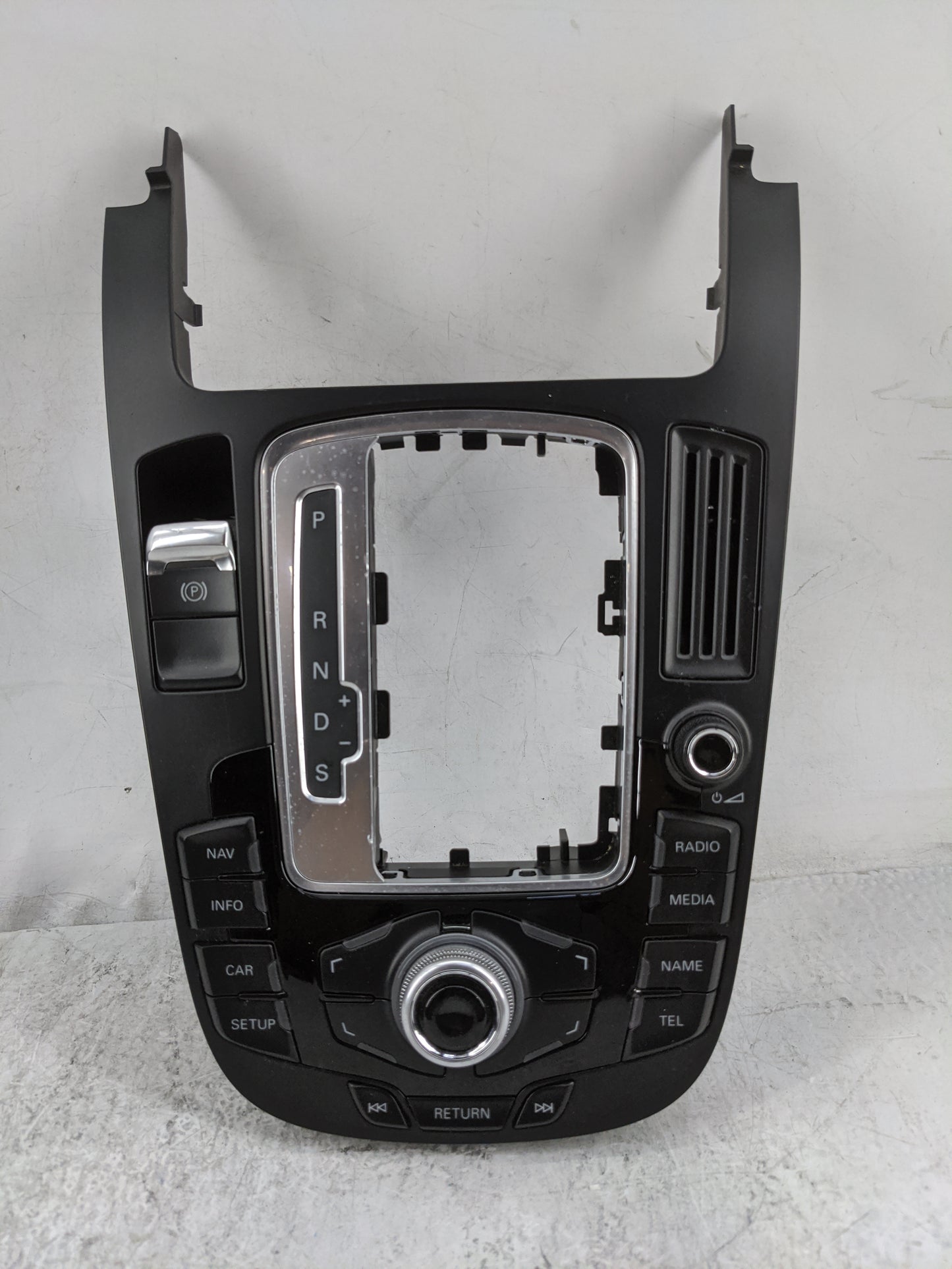2009-2017 Audi Q5 Radio AM FM Cd Player Receiver Replacement P/N:8T0919609F 8T0919609FWFX Fits OEM Used Auto Parts - Oemused
