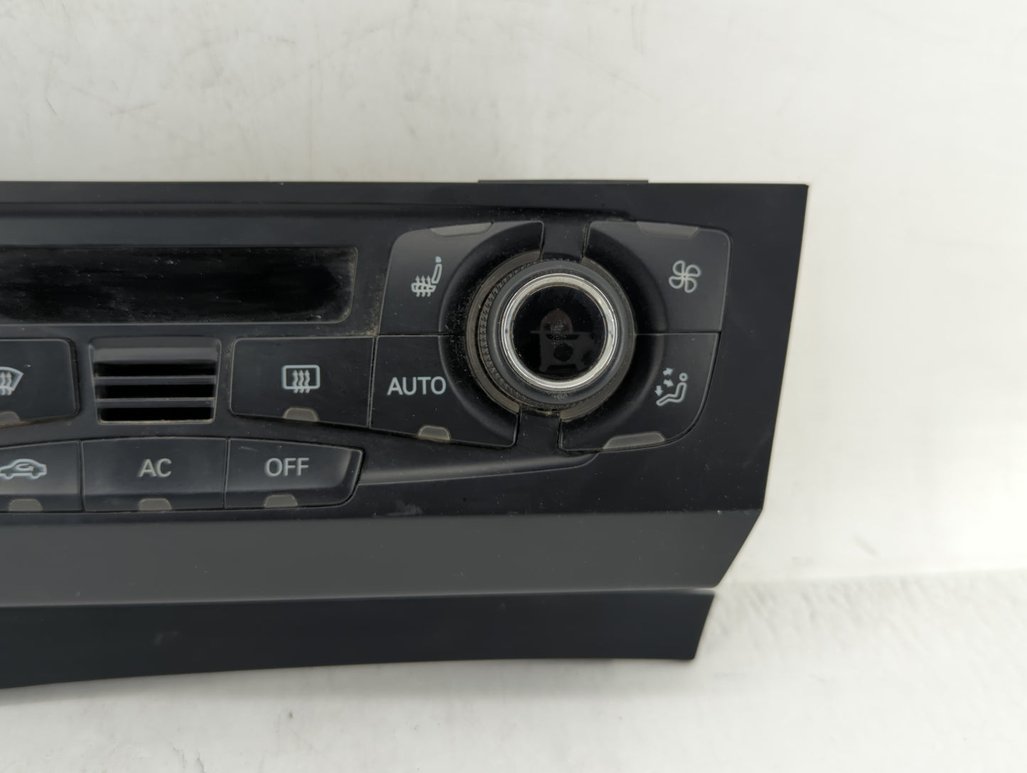 2009-2012 Audi Q5 Climate Control Module Temperature AC/Heater Replacement P/N:8T1 820 043 AA 8T1 820 043 AK Fits OEM Used A