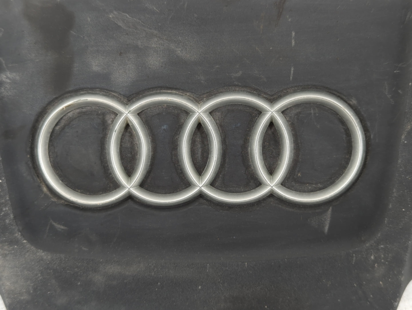 2011 Audi Q5 Engine Cover - Oemusedautoparts1.com