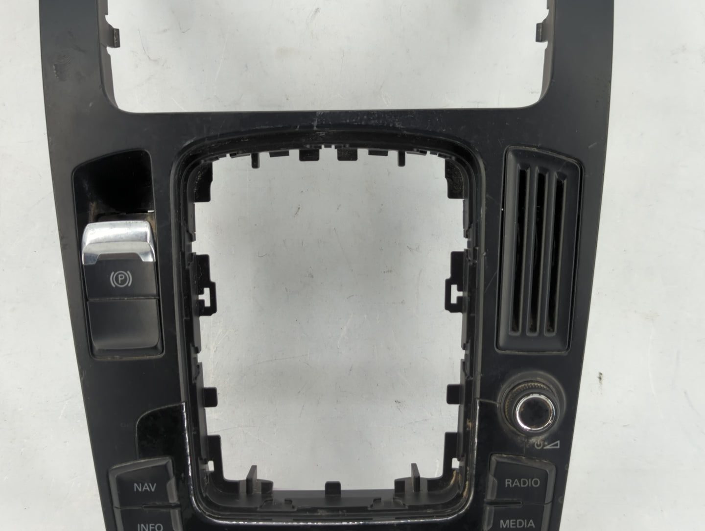 2009-2017 Audi Q5 Radio Control Panel - Oemusedautoparts1.com