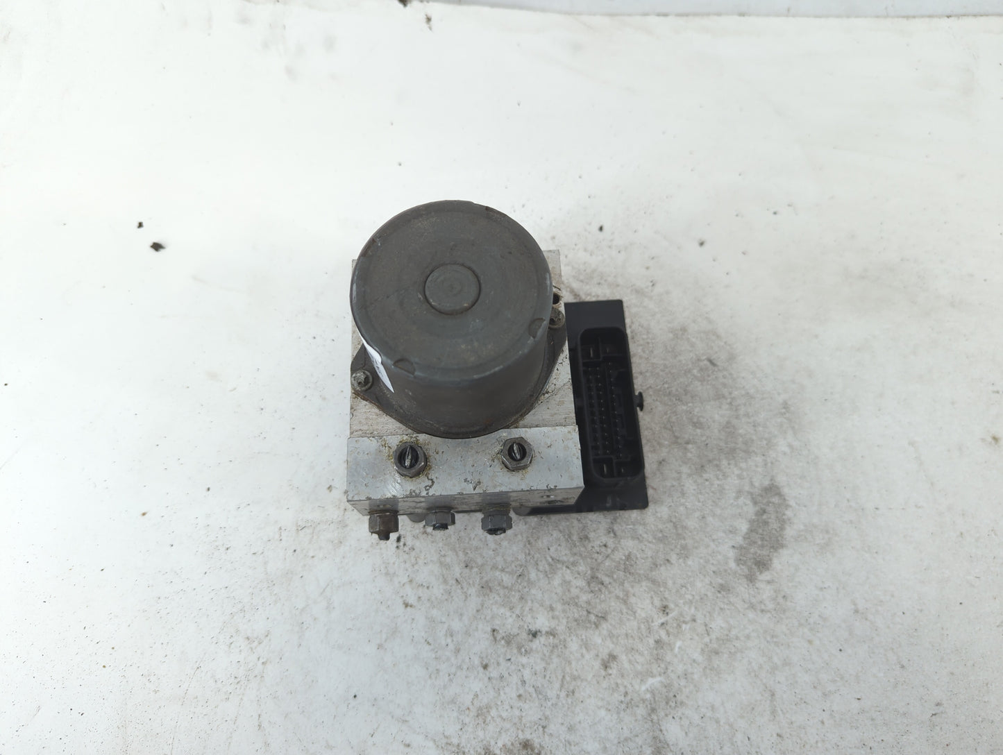 2011-2012 Audi Q5 ABS Pump Control Module Replacement P/N:8R0 814 517R Fits Fits 2011 2012 OEM Used Auto Parts - Oemusedauto