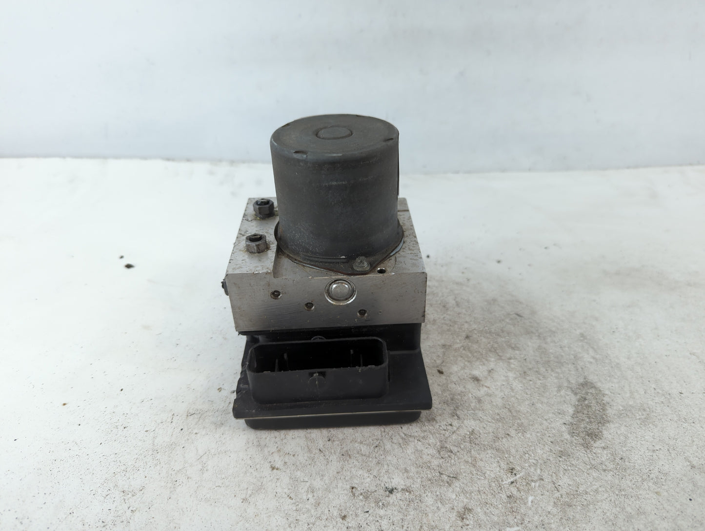 2011-2012 Audi Q5 ABS Pump Control Module Replacement P/N:8R0 814 517R Fits Fits 2011 2012 OEM Used Auto Parts - Oemusedauto