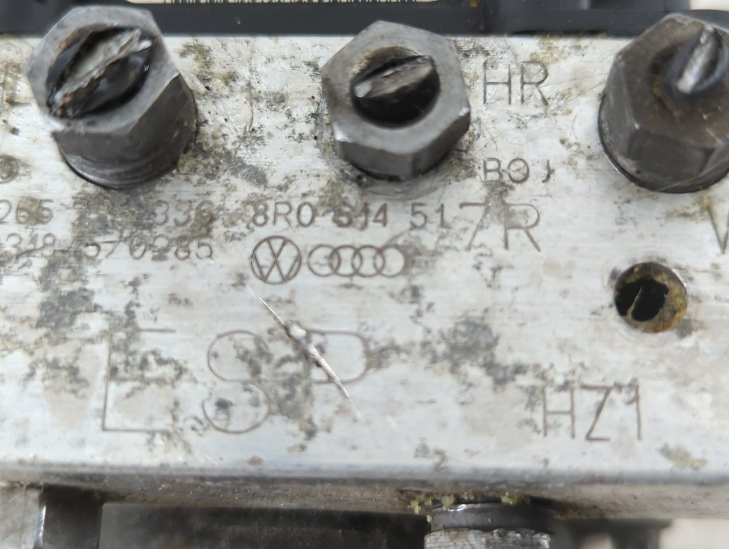 2011-2012 Audi Q5 ABS Pump Control Module Replacement P/N:8R0 814 517R Fits Fits 2011 2012 OEM Used Auto Parts - Oemusedauto