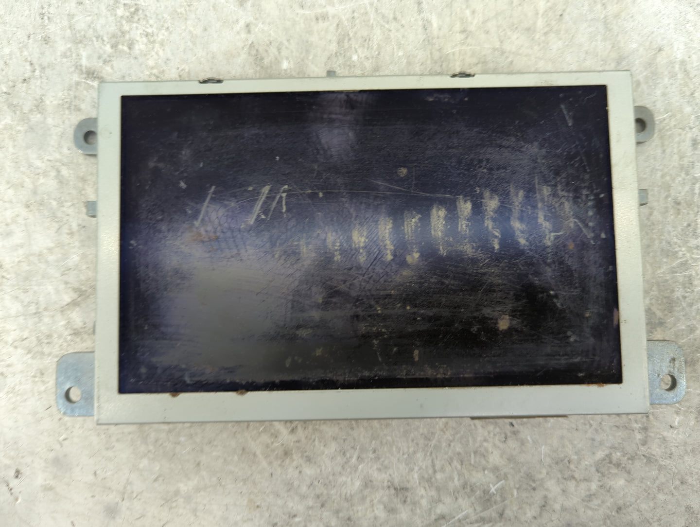 2011-2012 Audi Q7 Information Display Screen - Oemusedautoparts1.com