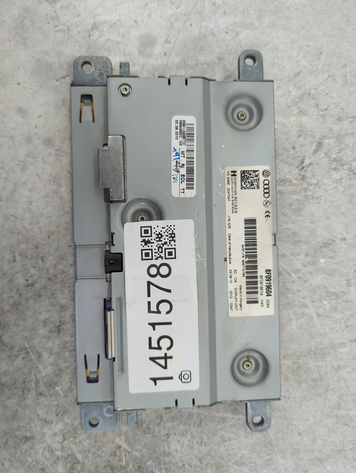 2011-2012 Audi Q7 Information Display Screen - Oemusedautoparts1.com
