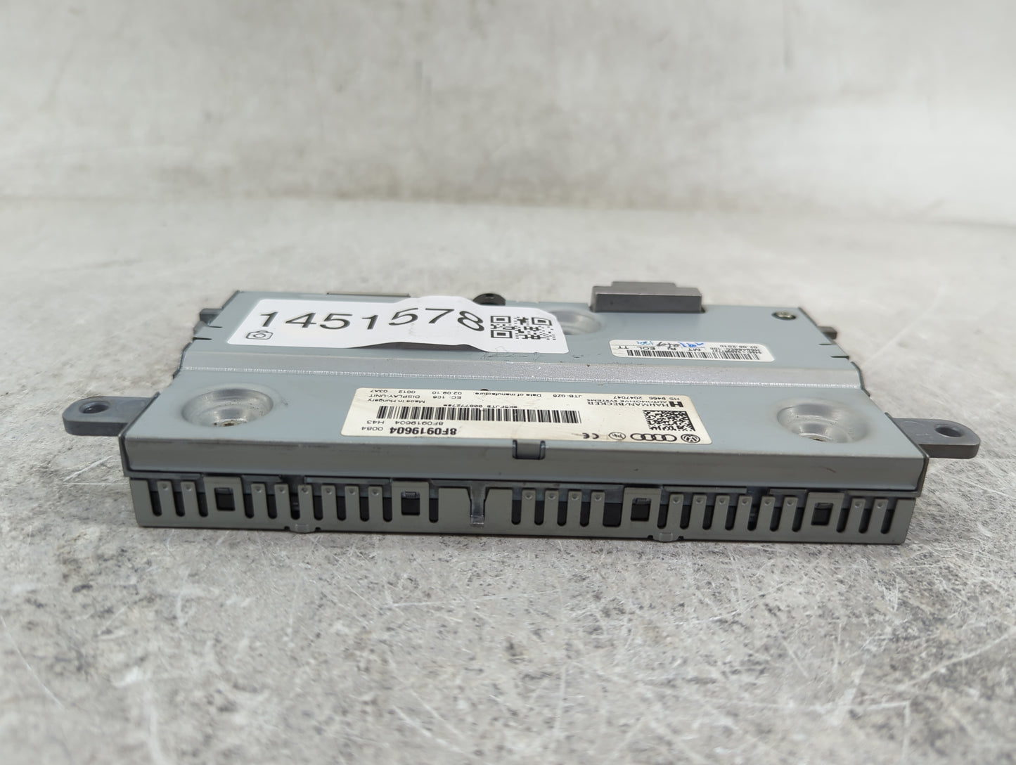 2011-2012 Audi Q7 Information Display Screen - Oemusedautoparts1.com