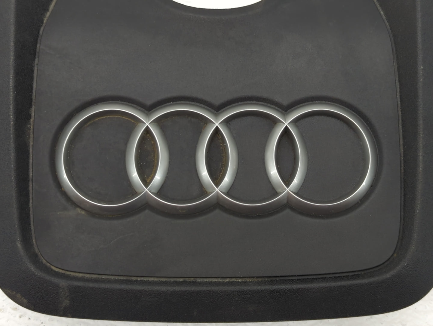 2011 Audi Q7 Engine Cover - Oemusedautoparts1.com