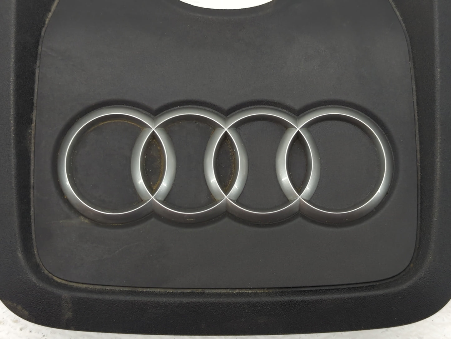 2011 Audi Q7 Engine Cover - Oemusedautoparts1.com