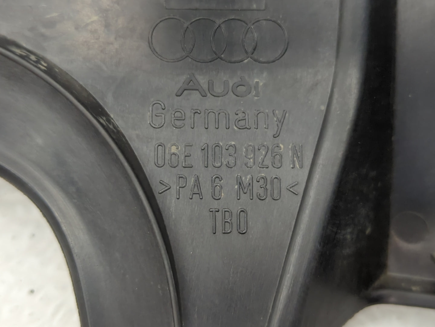 2011 Audi Q7 Engine Cover - Oemusedautoparts1.com