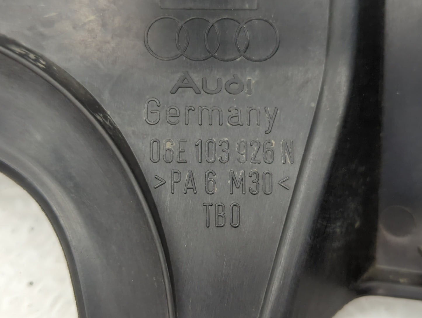 2011 Audi Q7 Engine Cover - Oemusedautoparts1.com