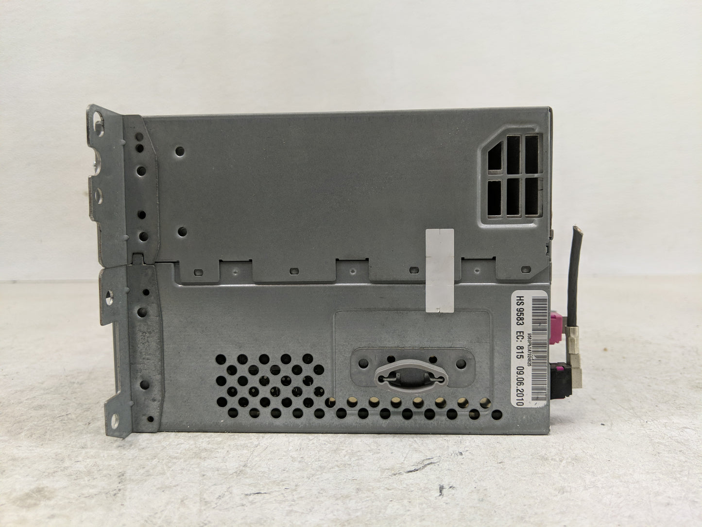 2011 Bmw 128i Radio AM FM Cd Player Receiver Replacement Fits OEM Used Auto Parts - Oemusedautoparts1.com