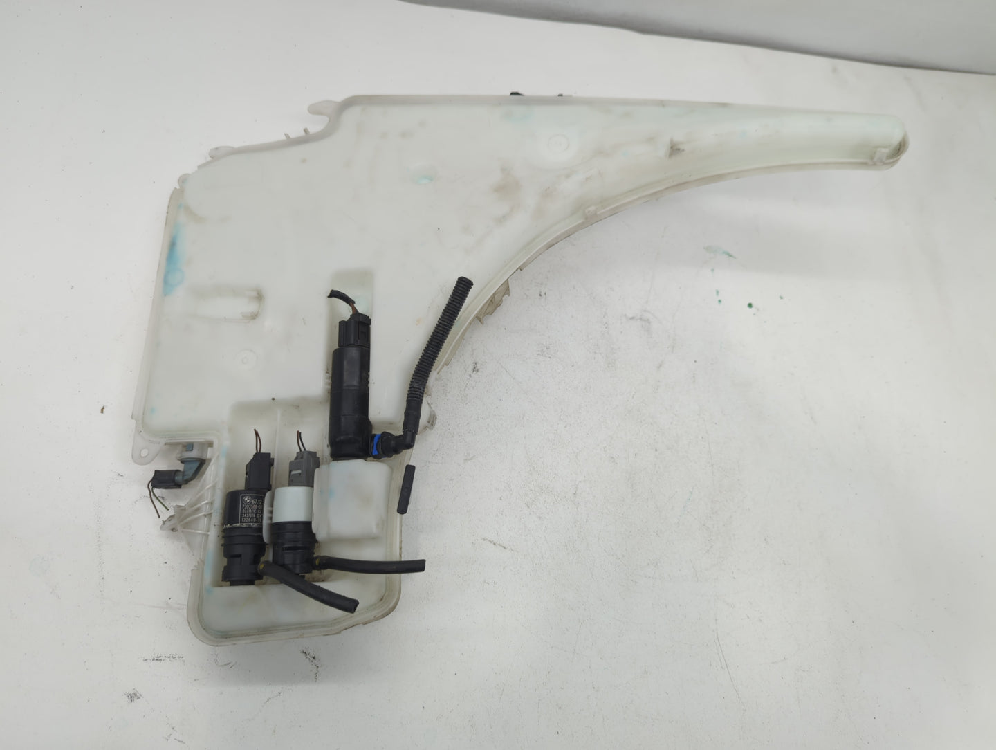 Bmw 320i Windshield Washer Fluid Reservoir Bottle Oem - Oemusedautoparts1.com