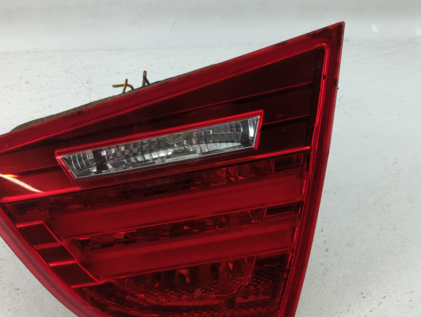 Bmw 323 Passenger Right Side Deck Lid Mounted Tail Light 550913 - Oemusedautoparts1.com