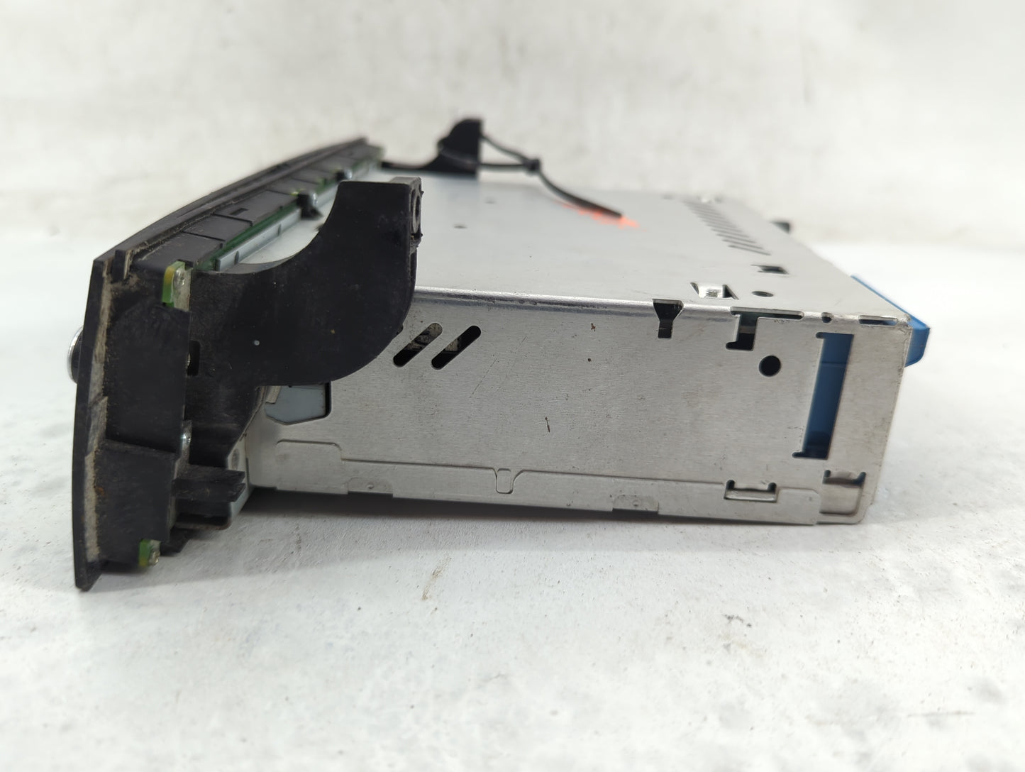 2010-2013 Bmw 328 Radio AM FM Cd Player Receiver Replacement P/N:9246504-01 VD1035A6133894 Fits OEM Used Auto Parts - Oemuse