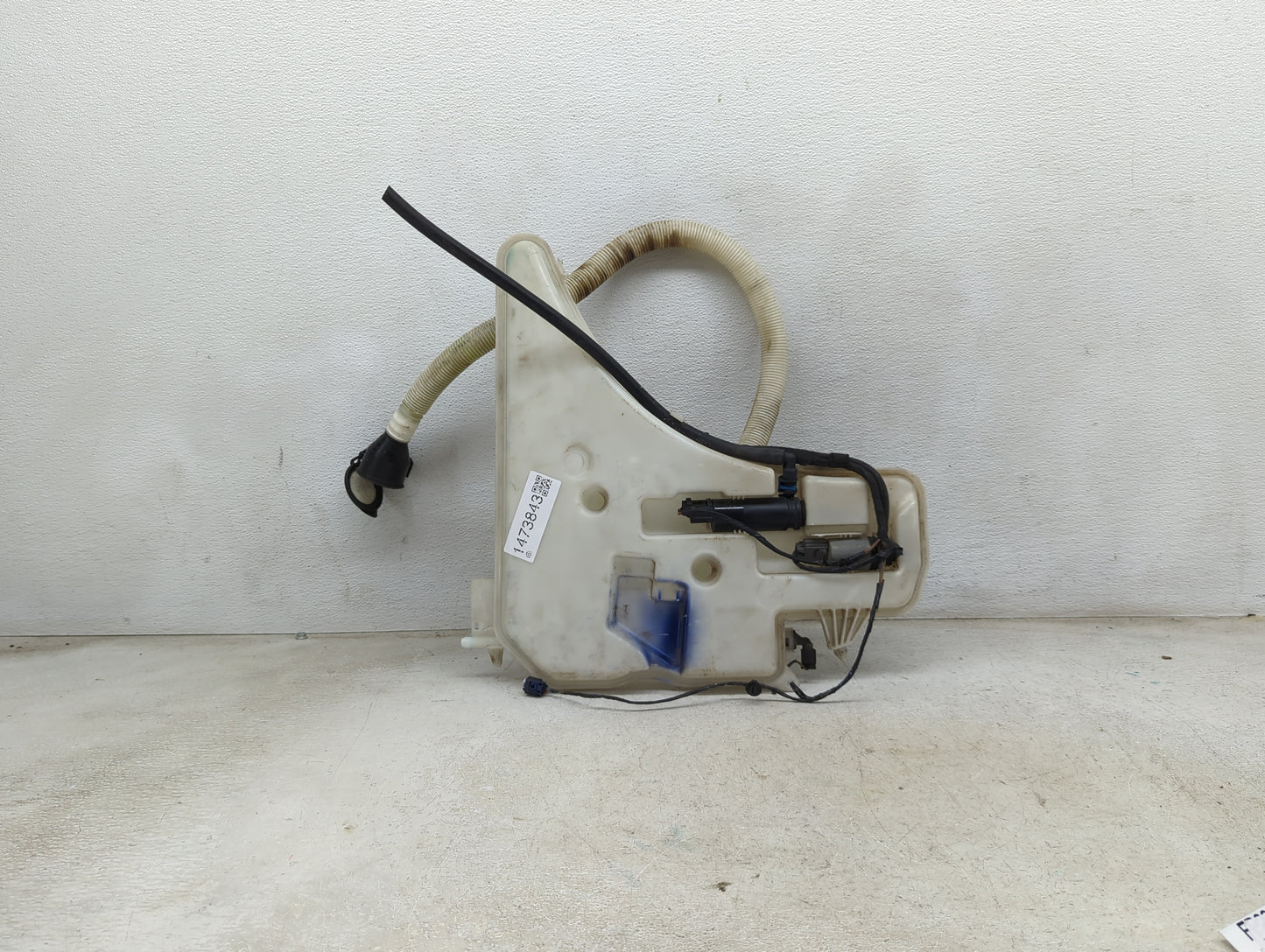 Bmw 328 Windshield Washer Fluid Reservoir Bottle Oem - Oemusedautoparts1.com