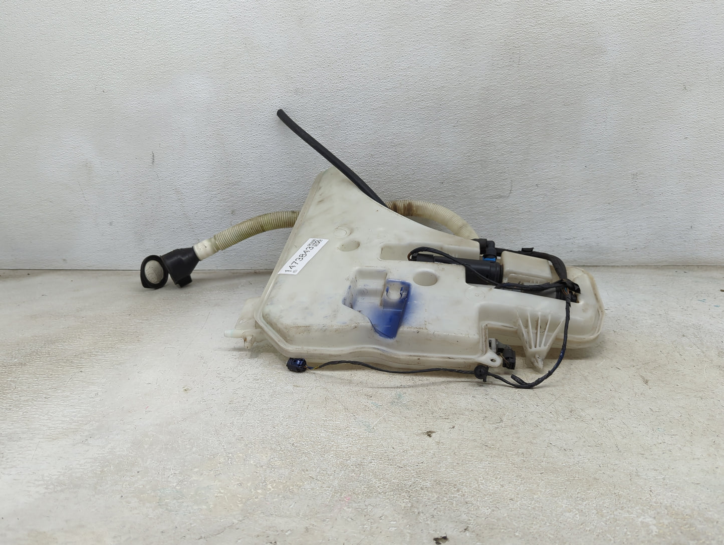 Bmw 328 Windshield Washer Fluid Reservoir Bottle Oem - Oemusedautoparts1.com