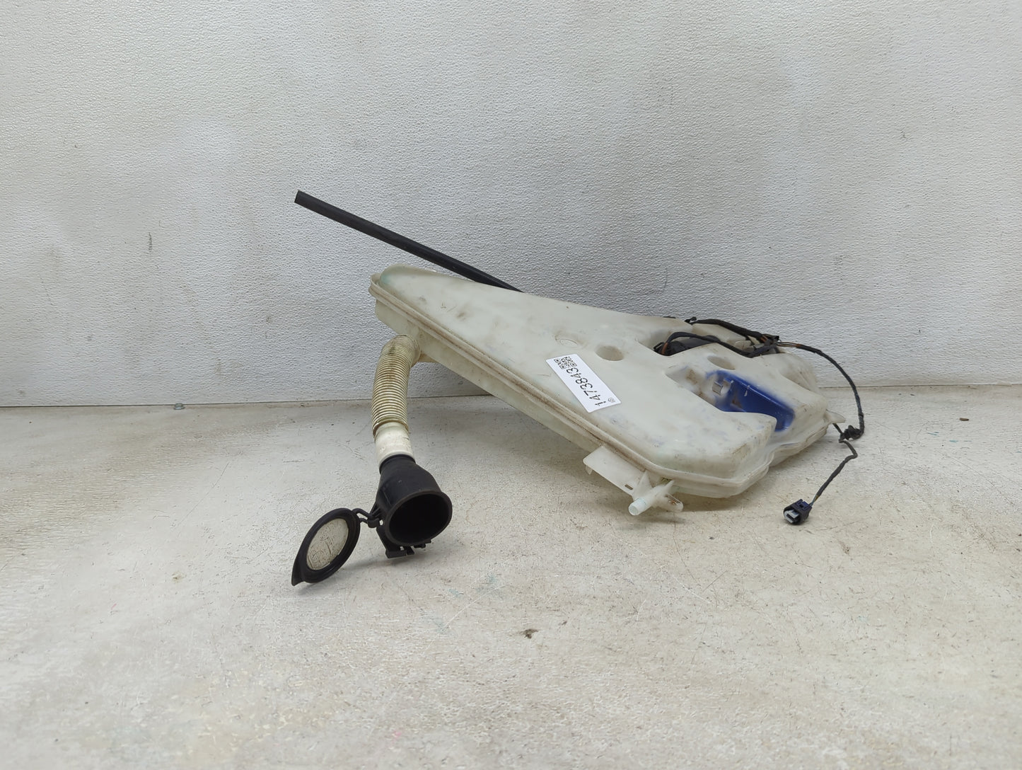 Bmw 328 Windshield Washer Fluid Reservoir Bottle Oem - Oemusedautoparts1.com