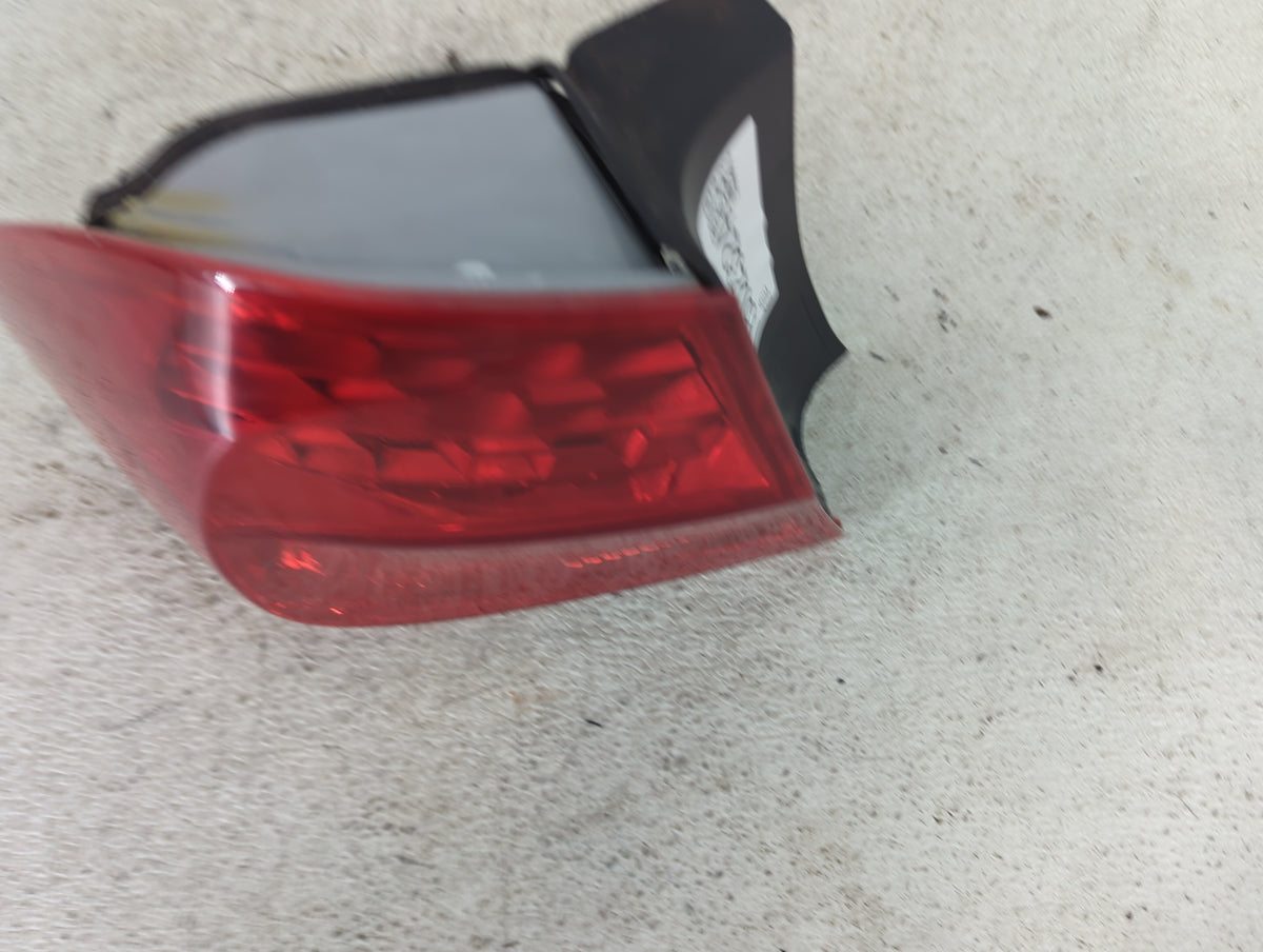 2009-2011 Bmw 328 Tail Light Assembly Driver Left OEM P/N:11-8678-A0-1N 11-8678-90-1 Fits Fits 2009 2010 2011 OEM Used Auto 