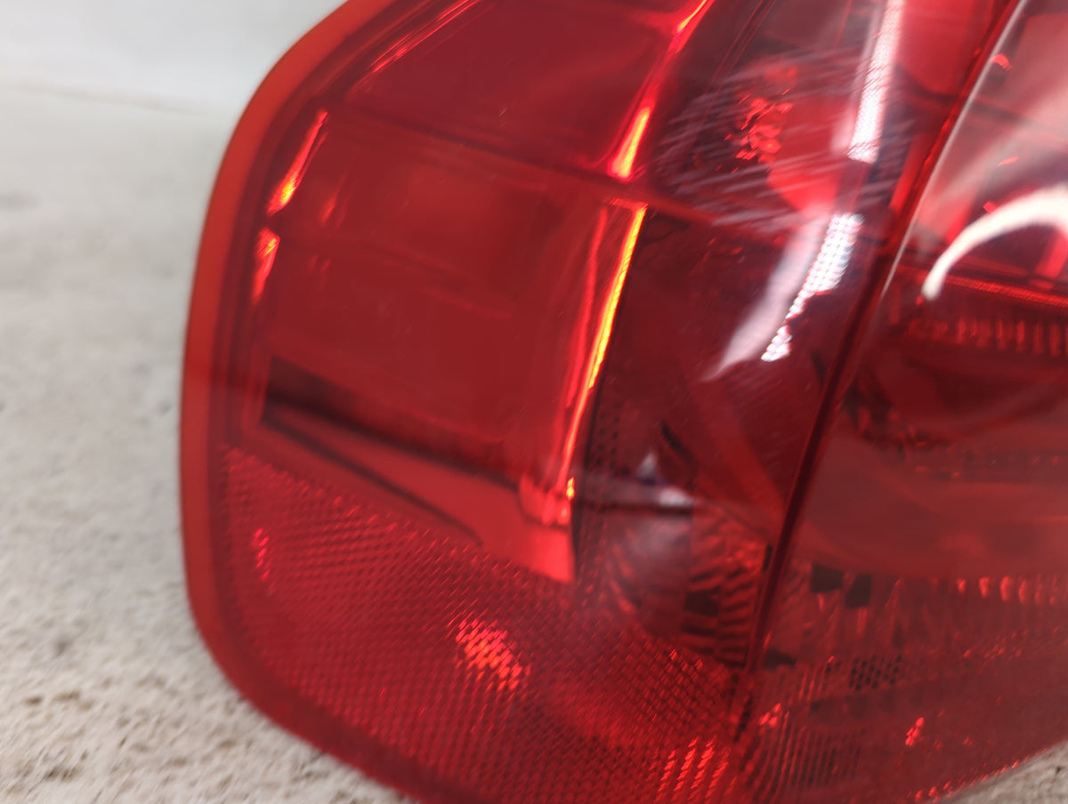 2009-2011 Bmw 328 Tail Light Assembly Driver Left OEM P/N:11-8678-A0-1N 11-8678-90-1 Fits Fits 2009 2010 2011 OEM Used Auto 