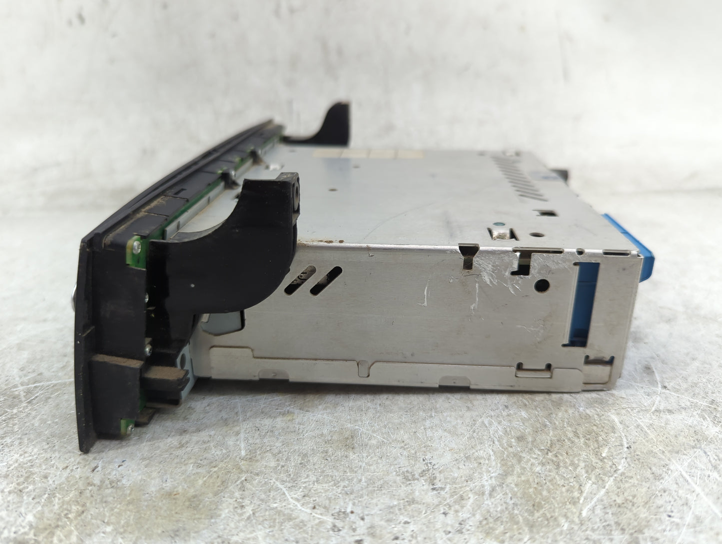 2011-2013 Bmw 328i Radio AM FM Cd Player Receiver Replacement P/N:6512 9302179-01 9302179-01 Fits OEM Used Auto Parts - Oemu