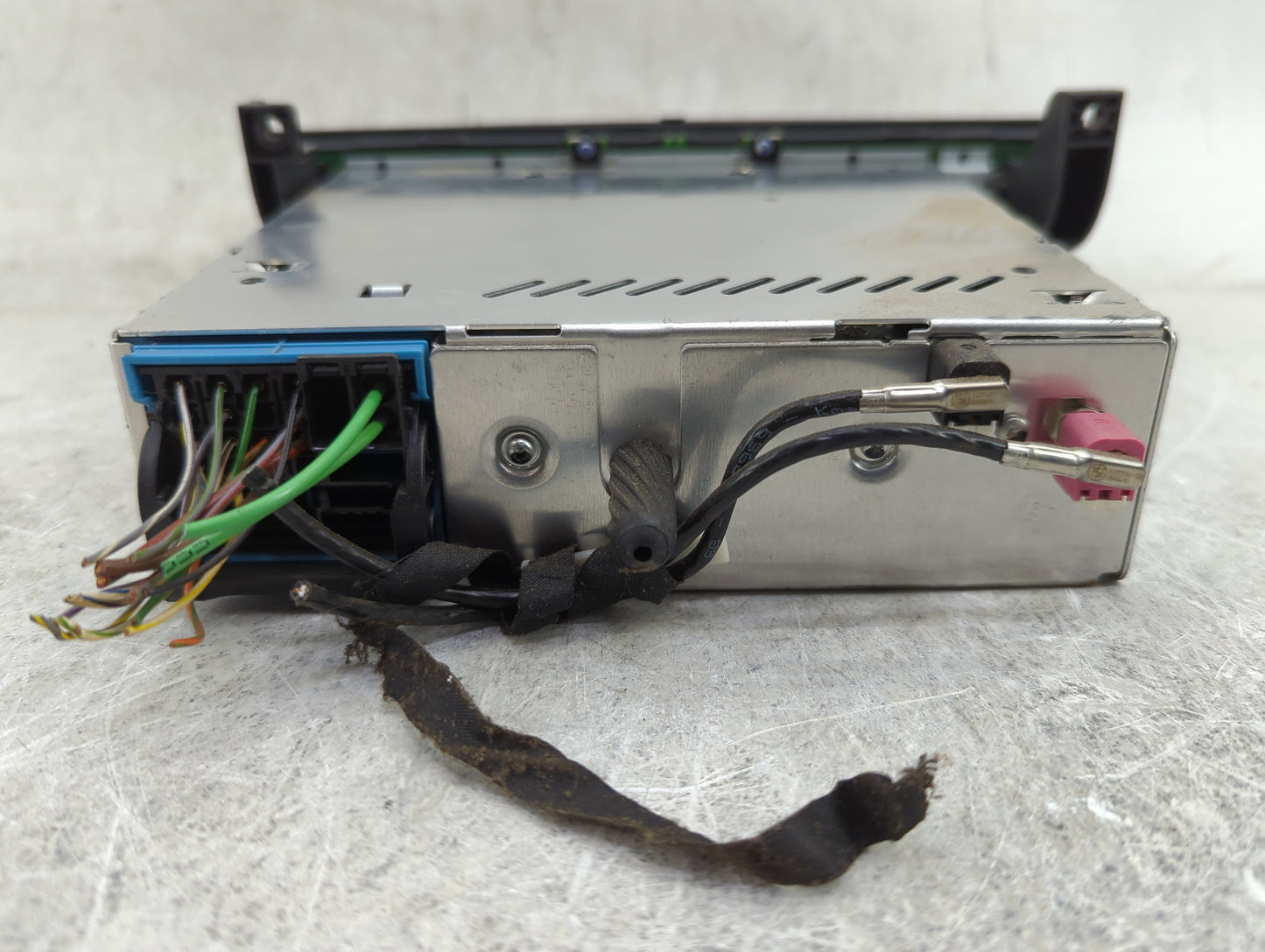 2010-2013 Bmw 328i Radio AM FM Cd Player Receiver Replacement P/N:65129263474-01 9263474 Fits OEM Used Auto Parts - Oemuseda