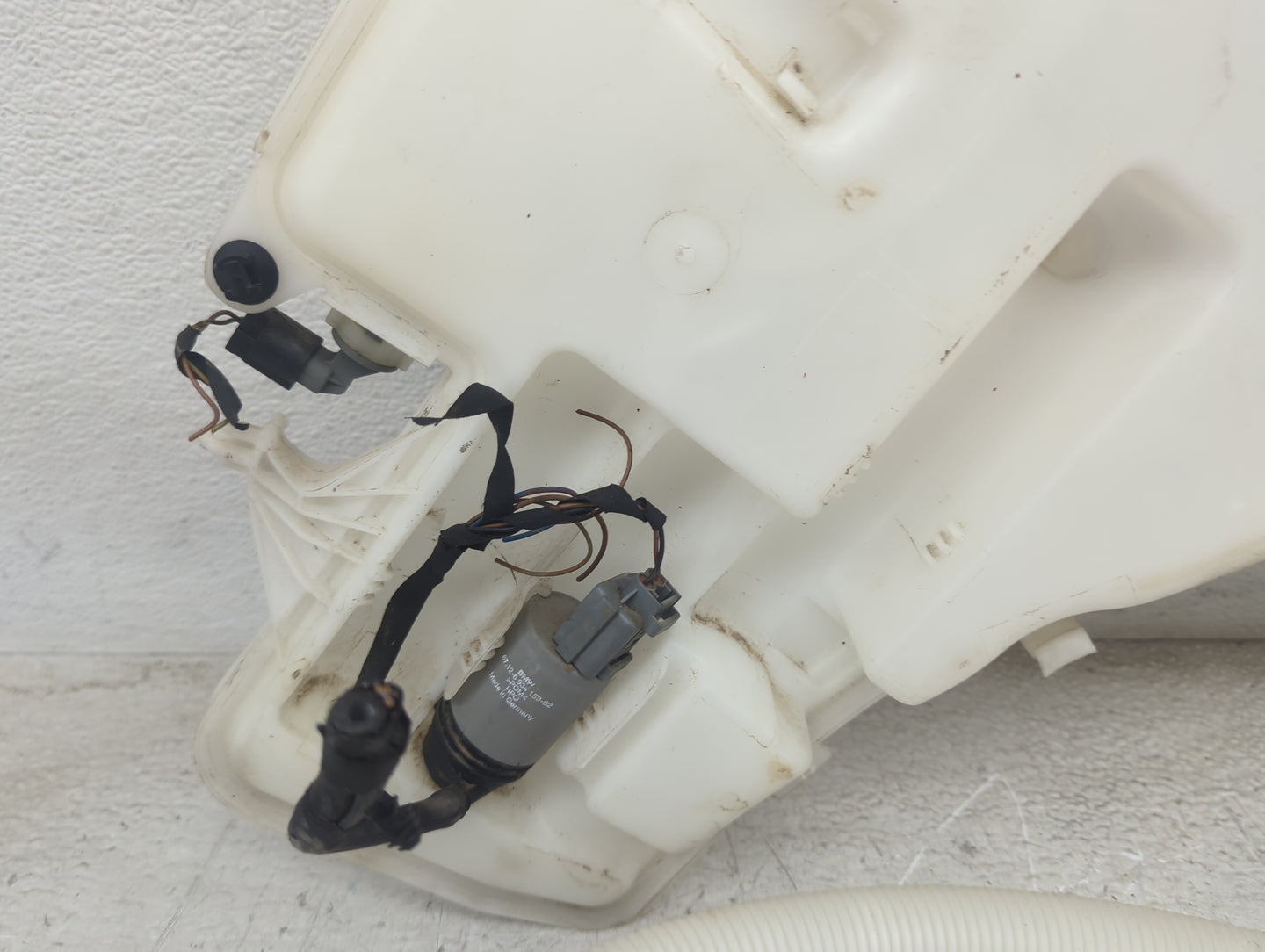 2007-2011 Bmw 328i Windshield Washer Fluid Reservoir Bottle - Oemusedautoparts1.com