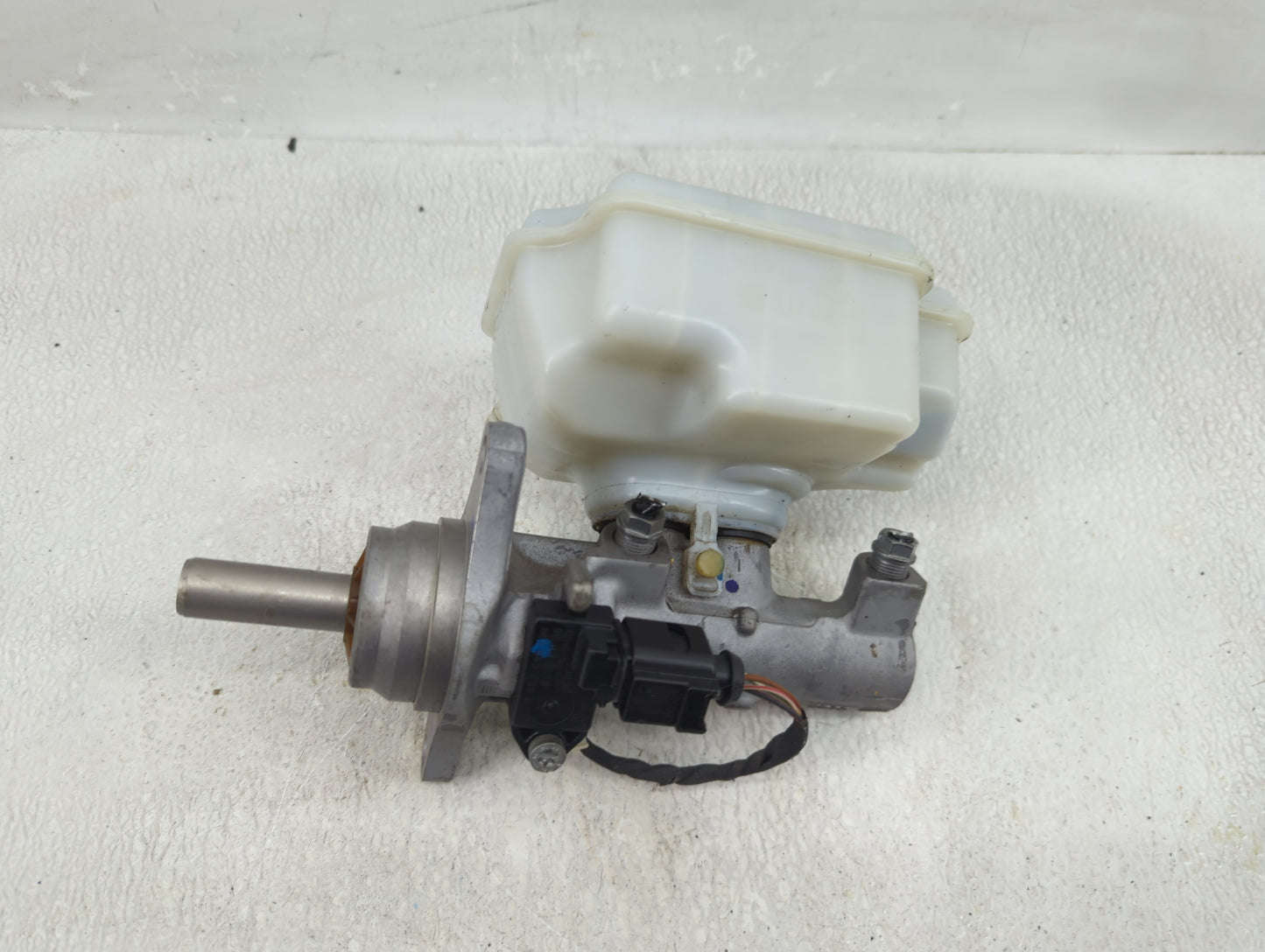 Bmw 328xi Brake Master Cylinder - Oemusedautoparts1.com