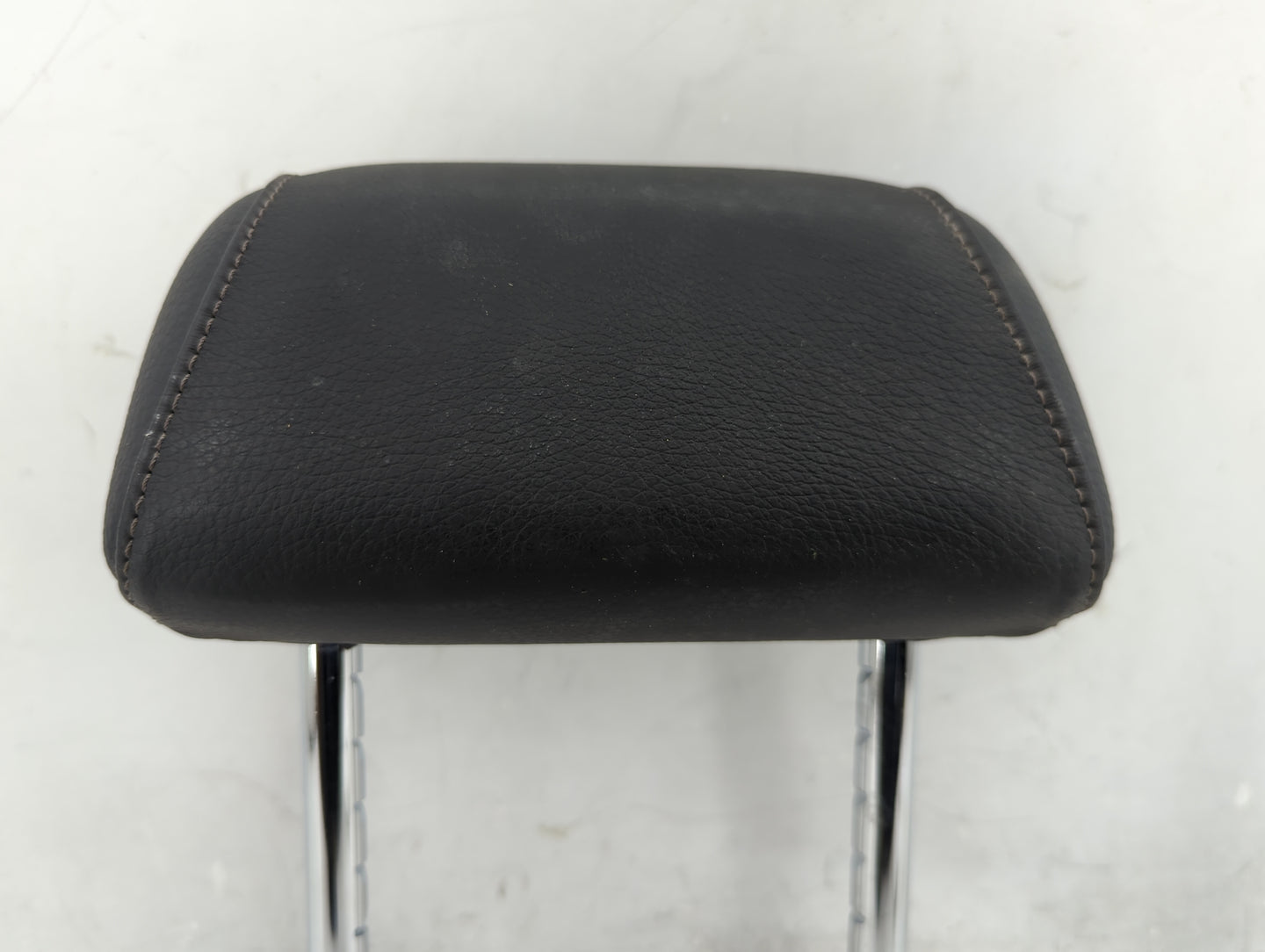 2007-2012 Bmw 328i Headrest Head Rest Rear Seat Fits Fits 2006 2007 2008 2009 2010 2011 2012 OEM Used Auto Parts - Oemusedau
