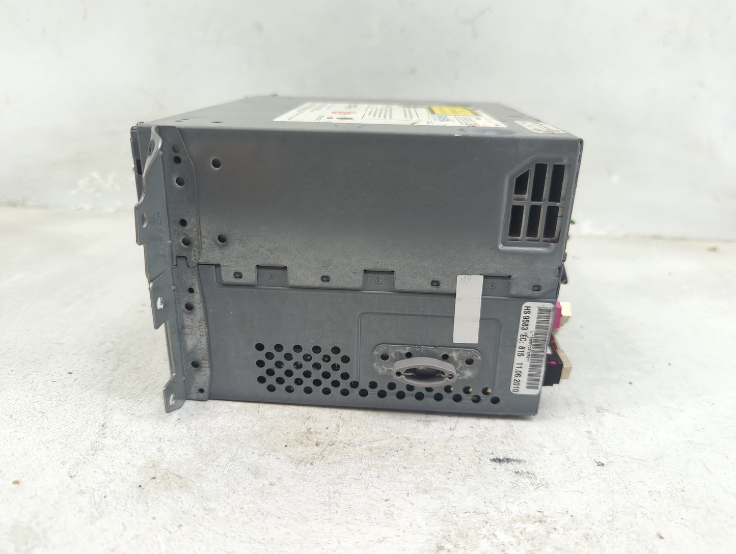 2010-2011 Bmw 328i Radio AM FM Cd Player Receiver Replacement P/N:9 239 214 01 Fits Fits 2010 2011 OEM Used Auto Parts - Oem