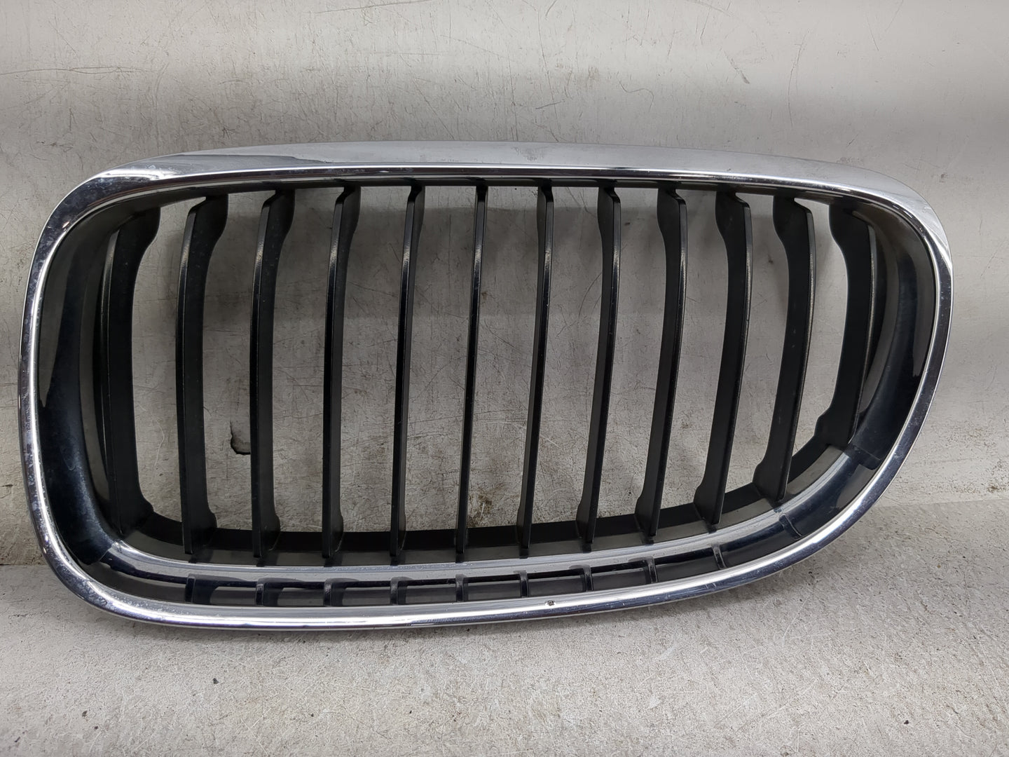 2009-2012 Bmw 328i Front Grille Bumper Not Included 1459992 - Oemusedautoparts1.com