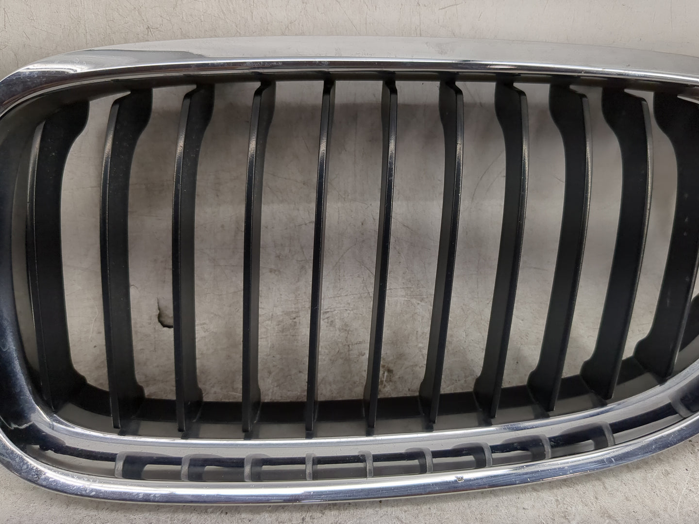 2009-2012 Bmw 328i Front Grille Bumper Not Included 1459992 - Oemusedautoparts1.com
