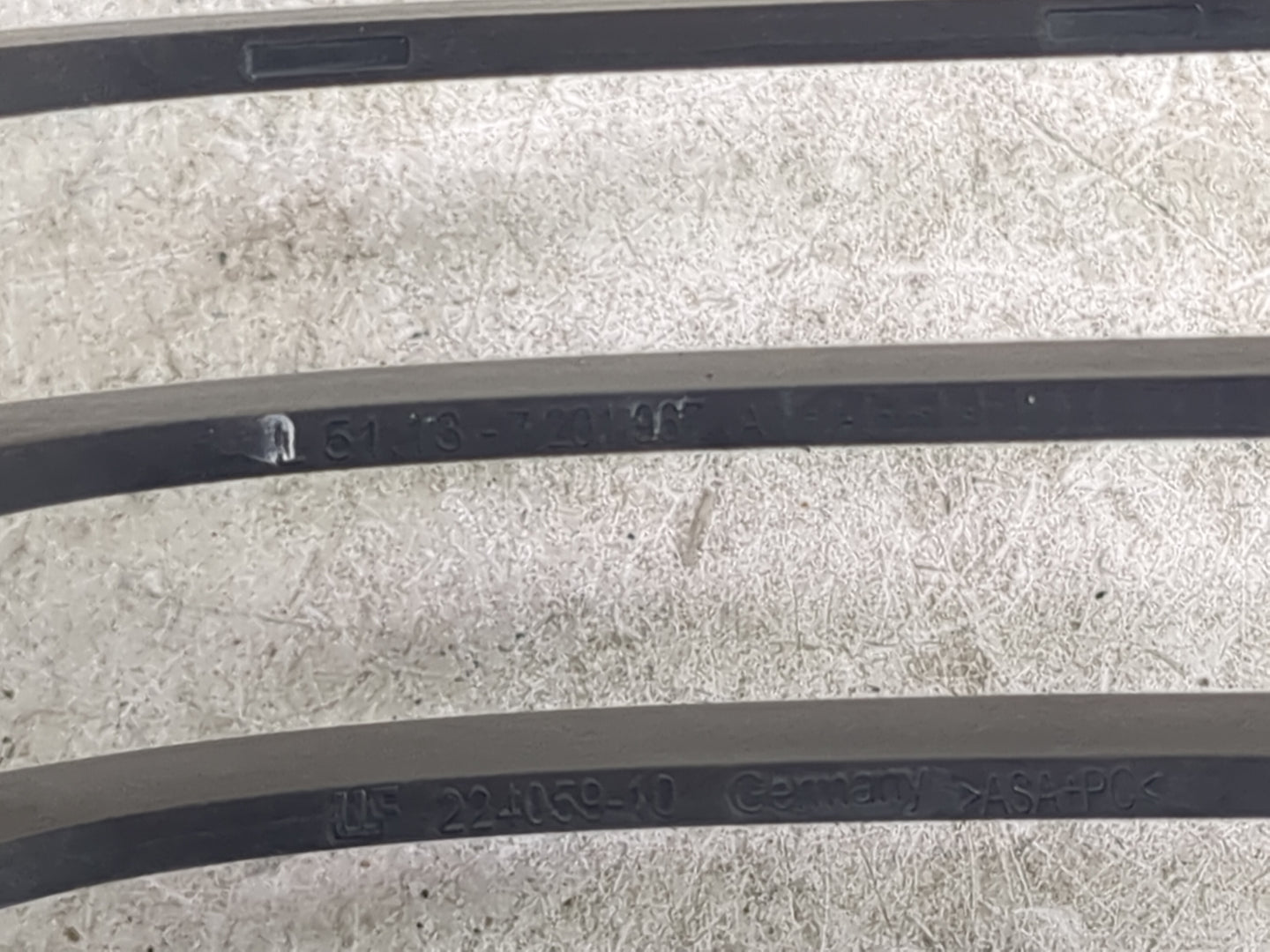 2009-2012 Bmw 328i Front Grille Bumper Not Included 1459992 - Oemusedautoparts1.com