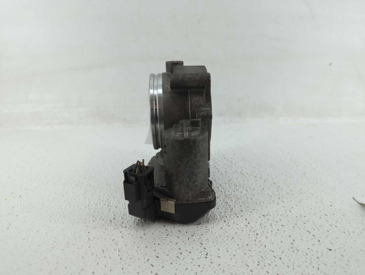 2007-2013 Bmw 328i Throttle Body P/N:7556118-01 1354 7556118-03, 1354 7556118-04 Fits Fits 2007 2008 2009 2010 2011 2012 201