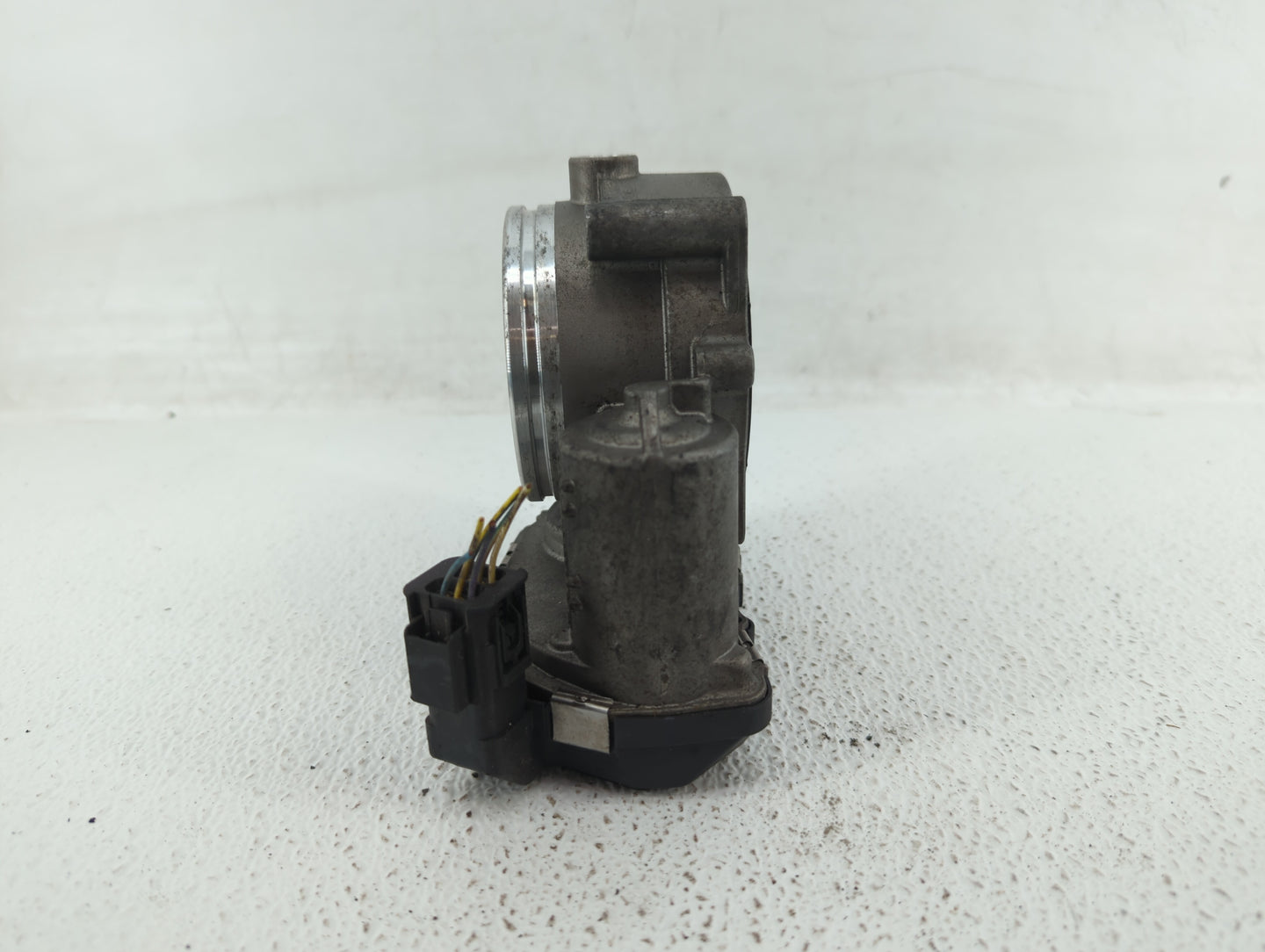 2007-2013 Bmw 328i Throttle Body P/N:1354 7556118-04 1354 7556118-03 Fits Fits 2007 2008 2009 2010 2011 2012 2013 OEM Used A