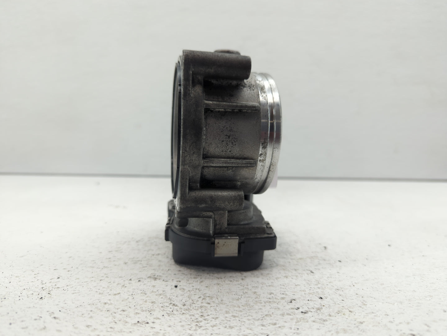 2007-2013 Bmw 328i Throttle Body P/N:1354 7556118-04 1354 7556118-03 Fits Fits 2007 2008 2009 2010 2011 2012 2013 OEM Used A