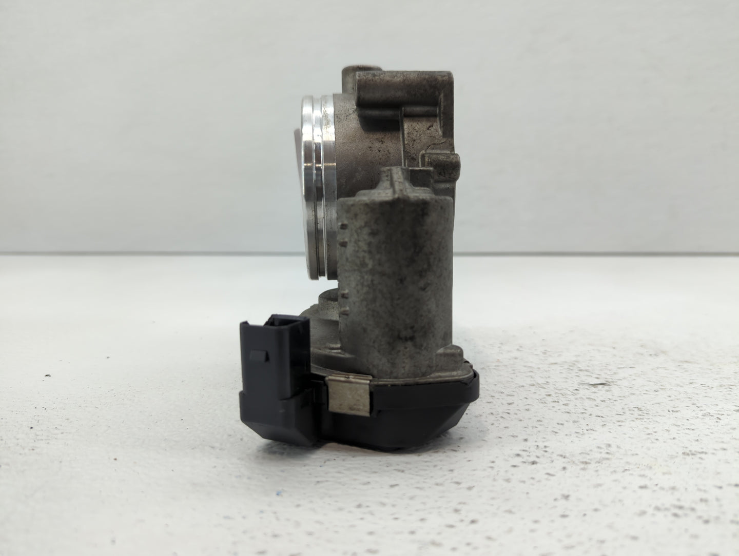 2007-2013 Bmw 328i Throttle Body P/N:1354 7556118-04 1354 7556118-03 Fits Fits 2007 2008 2009 2010 2011 2012 2013 OEM Used A