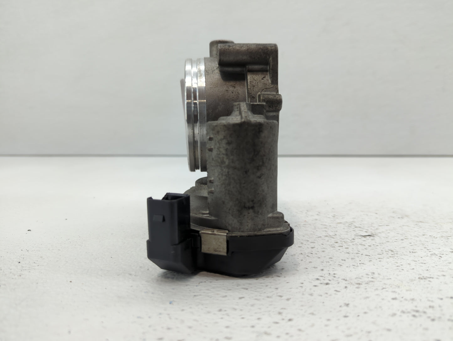 2007-2013 Bmw 328i Throttle Body P/N:1354 7556118-04 1354 7556118-03 Fits Fits 2007 2008 2009 2010 2011 2012 2013 OEM Used A
