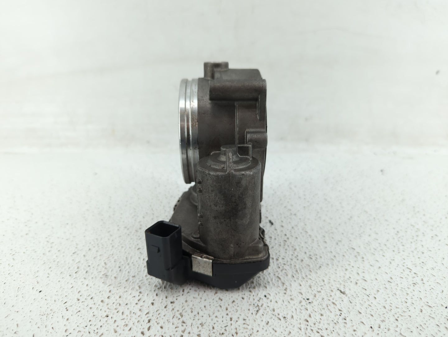 2007-2013 Bmw 328i Throttle Body P/N:1354 7556118-04 1354 7556118-03 Fits Fits 2007 2008 2009 2010 2011 2012 2013 OEM Used A