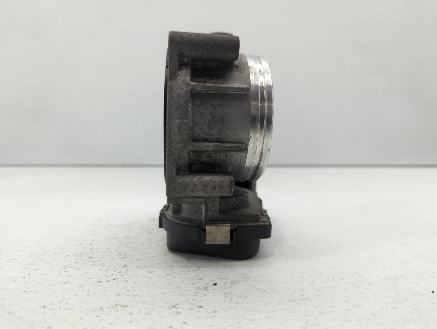 2007-2013 Bmw 328i Throttle Body P/N:1354 7556118-04 1354 7556118-03 Fits Fits 2007 2008 2009 2010 2011 2012 2013 OEM Used A