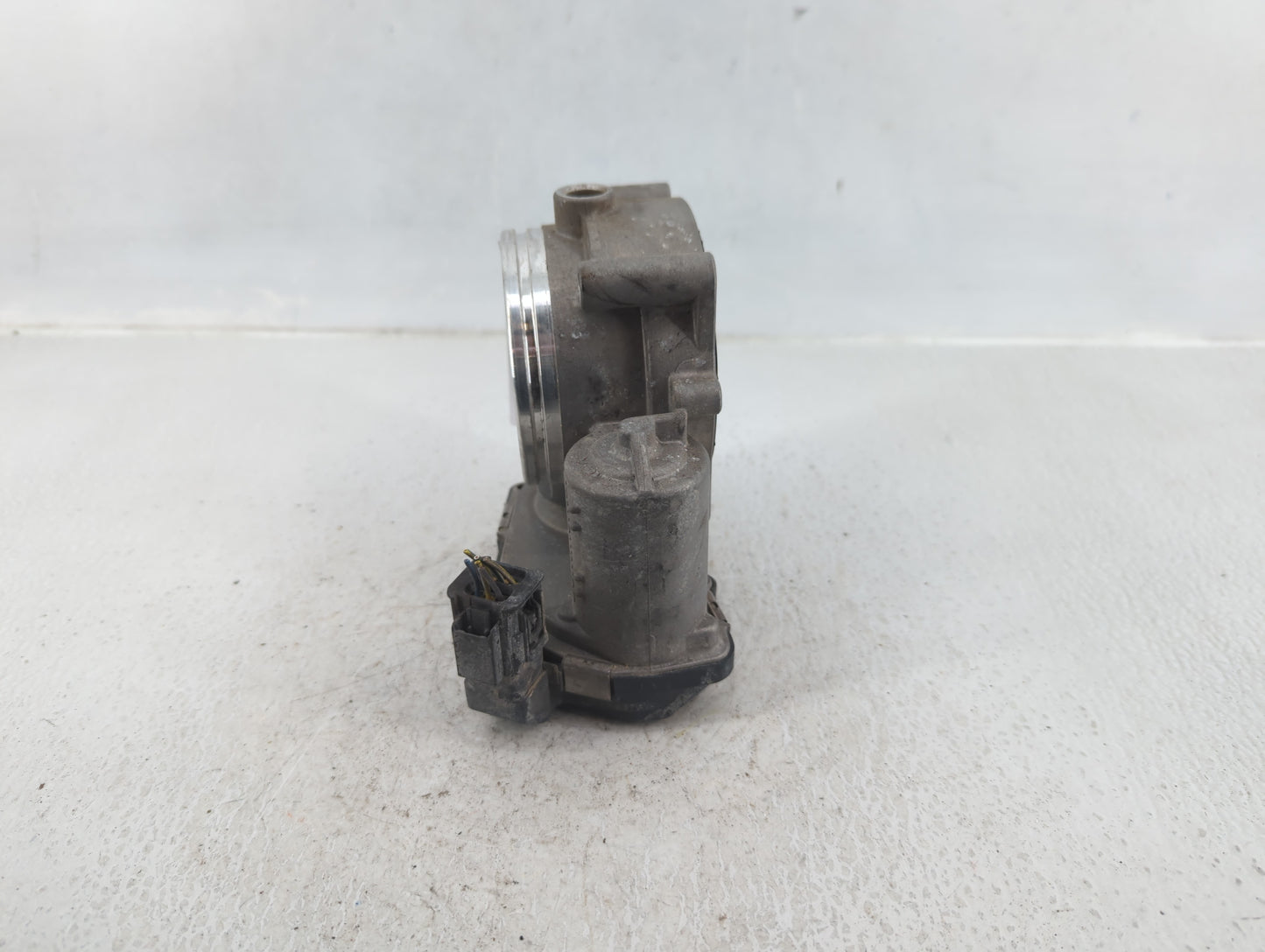 2007-2013 Bmw 328i Throttle Body P/N:1354 7556118-04 Fits Fits 2007 2008 2009 2010 2011 2012 2013 OEM Used Auto Parts - Oemu