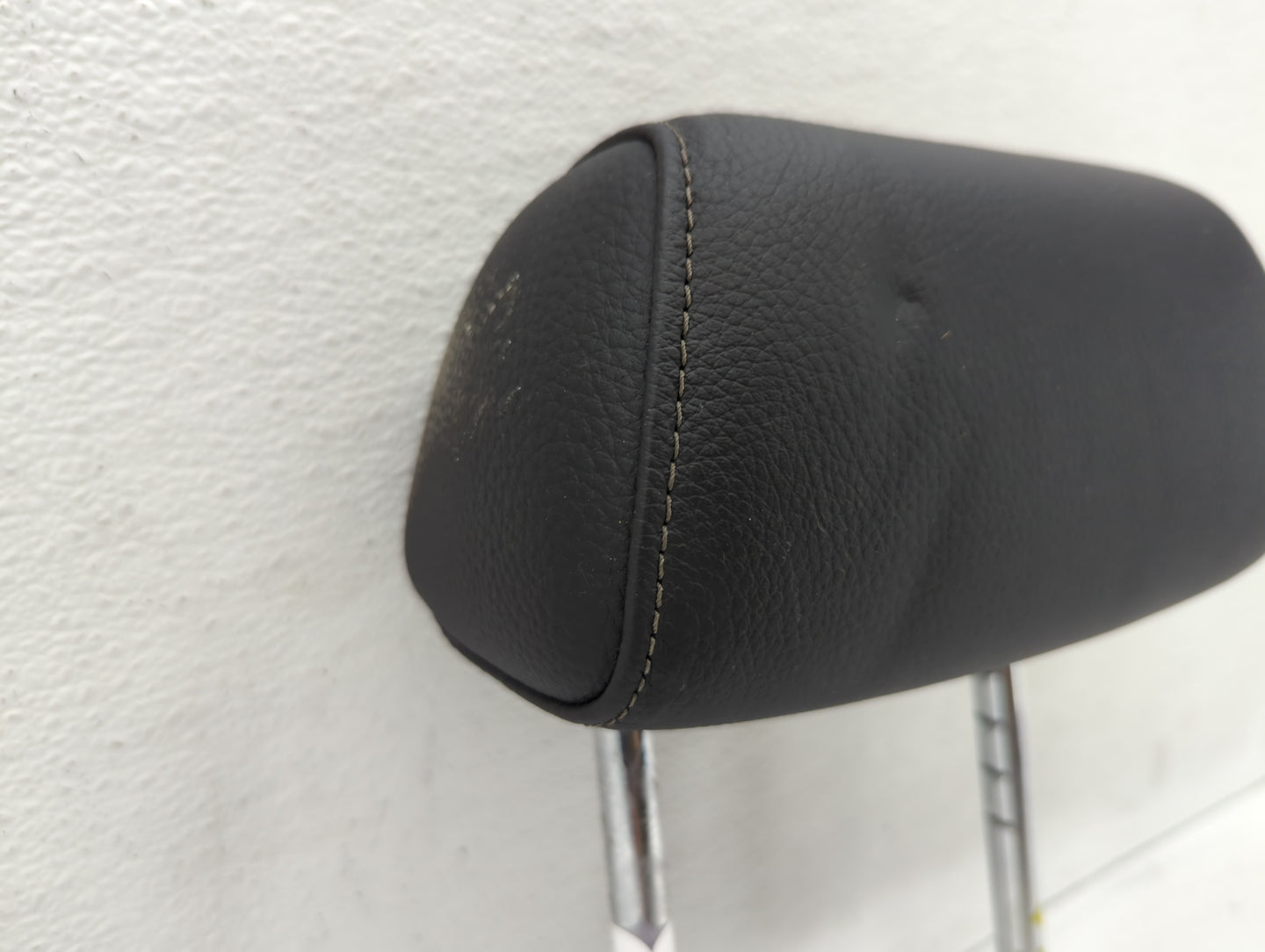 2007-2013 Bmw 328i Headrest Head Rest Front Driver Passenger Seat Fits Fits 2007 2008 2009 2010 2011 2012 2013 OEM Used Auto