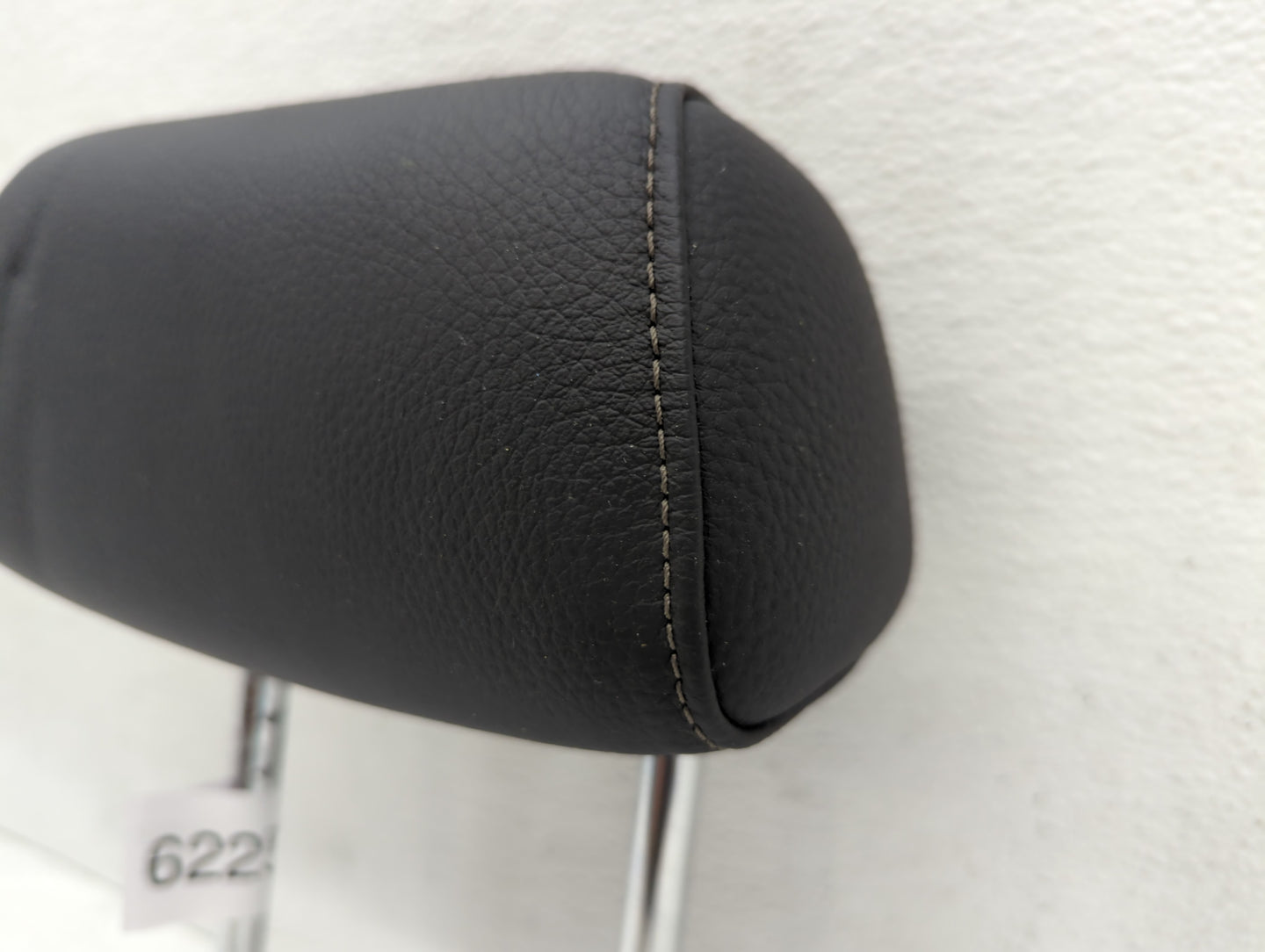 2007-2013 Bmw 328i Headrest Head Rest Front Driver Passenger Seat Fits Fits 2007 2008 2009 2010 2011 2012 2013 OEM Used Auto